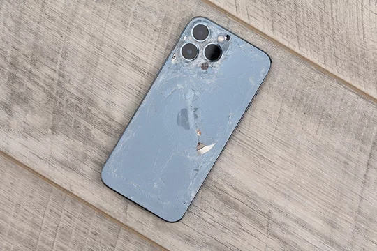 Замена заднего стекла на iPhone в Воронеже